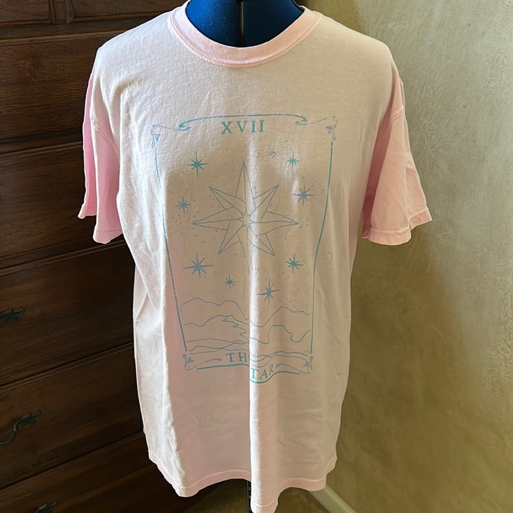 NWOT Comfort Colors light pink graphic star t-shirt.